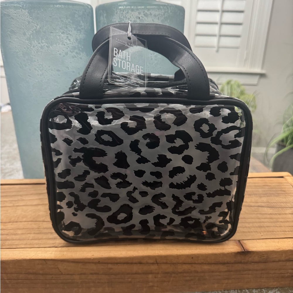 TAYLOR MADISON BLACK LEOPARD PRINTl HANDLE ZIP 2 COMPARTMENT ORGANIZER